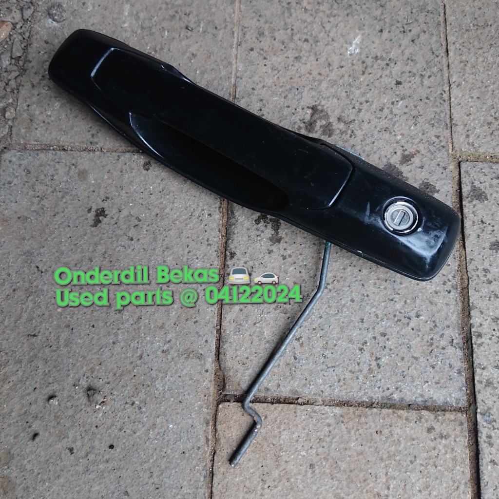 Handle pintu kiri depan FLnissan serena c24