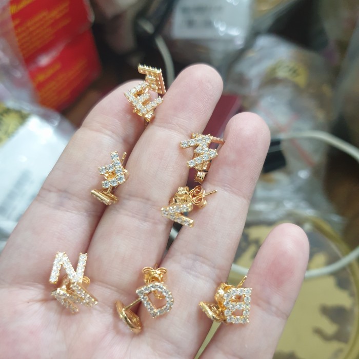 Ready giwang anting tusuk huruf inisial L I T C H emas asli 700 70% 16k