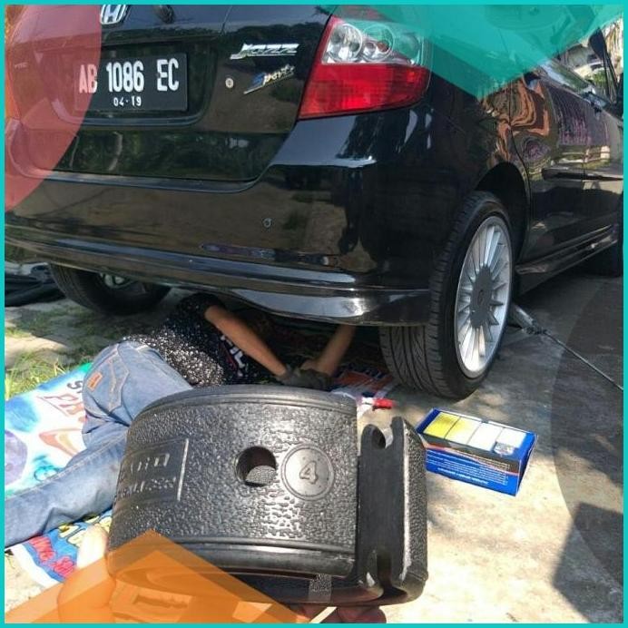 Dumper Shock Jazz 2005 per belakang bergaransi 2 tahun 07D35Z4 ready t