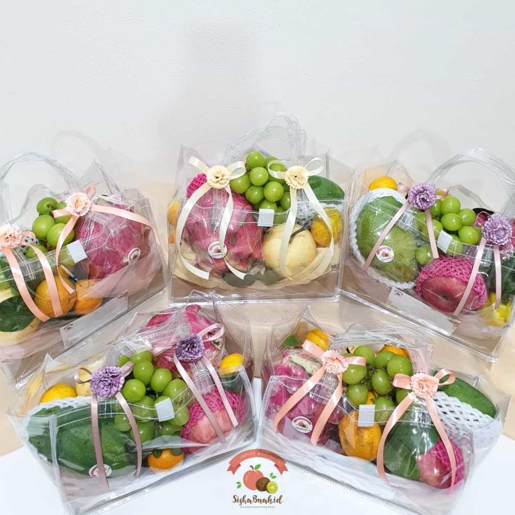 

CR - GIFT HAMPERS PARCEL BUAH SEGAR| hampers natal , imlek, dan acara TERLARIS