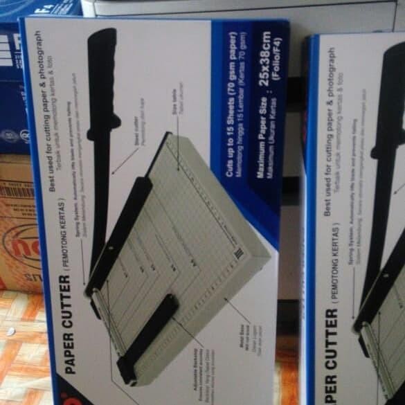 Alat Pemotong Kertas F4 Merk Joyko