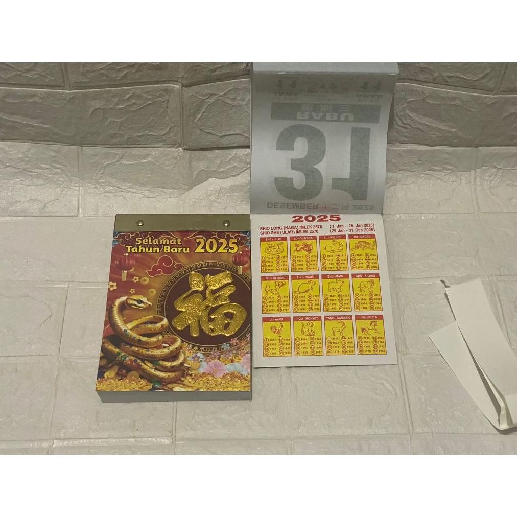 

TRY Kalender harian sobek sedang + tatakan 2025 shio ular