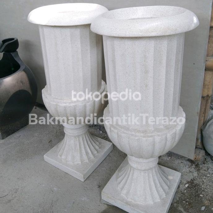 

Terjangkau Pot Pedestal Klasik Model Piala Romawi