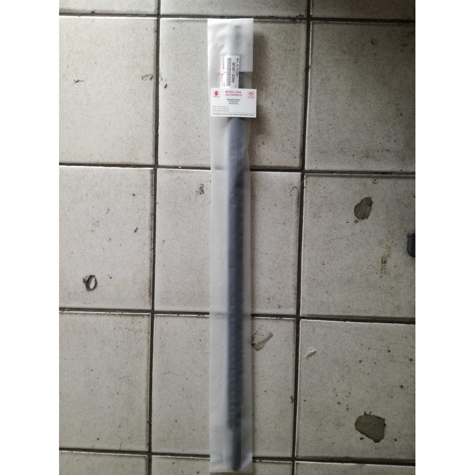 Pelipit/list kaca depan kanan Toyota Ist