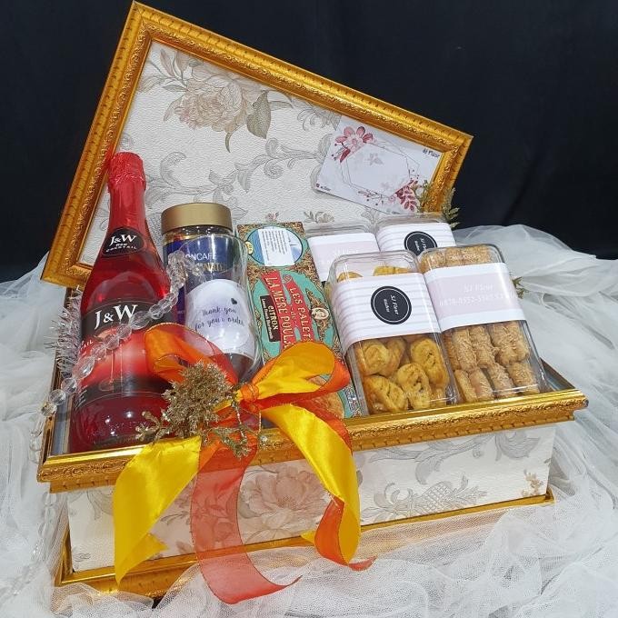 

Sale! Paket box hampers parcel kue kering kado ulang tahun 1