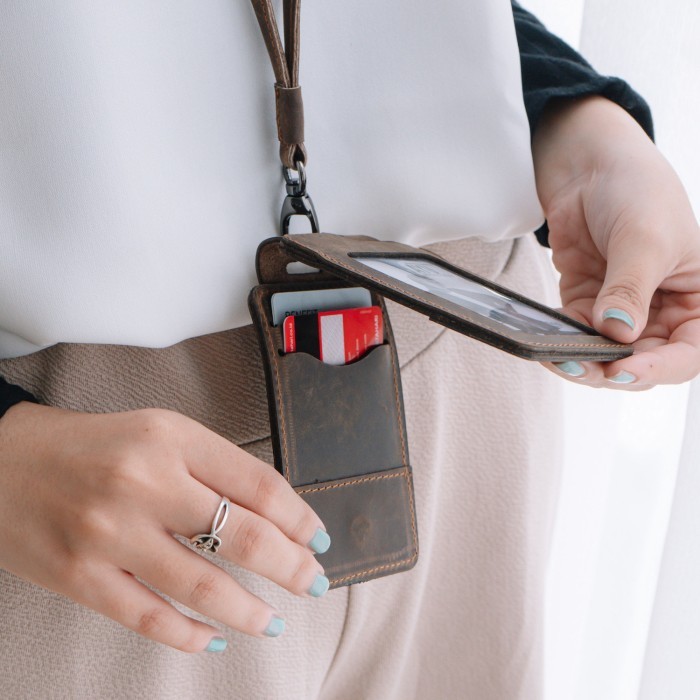 

Gantungan ID Card Kulit Sapi Crazy Horse Double Flip Magnet Sean Reven