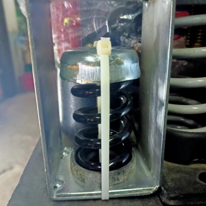 Spring mounting hanger gantung 150kg / maks 200kg titik.