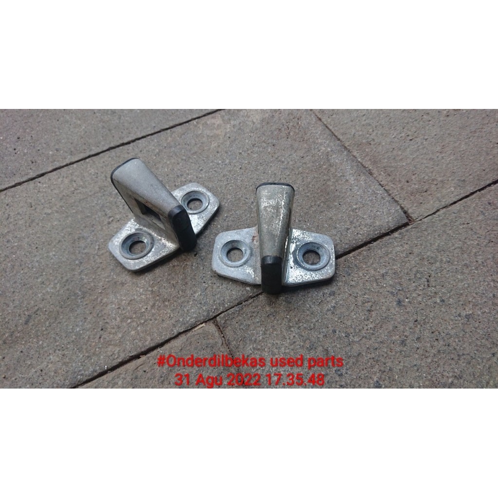 door striker pintu Mercedes Benz w124 sepasang