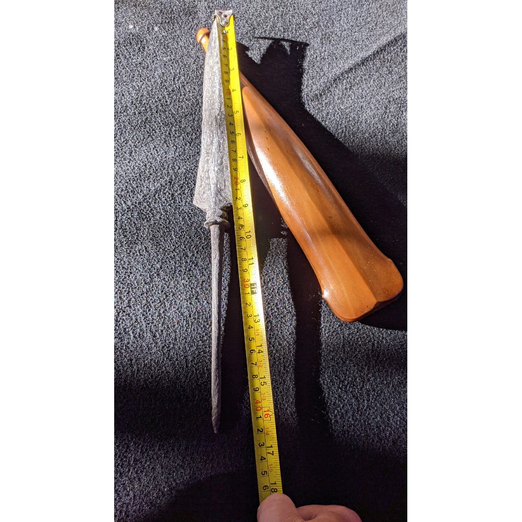 Dekorasi Tradisional Tombak Pusaka Sepuh Bliring Lanang Pamor Pendaringan Kebhak Nyandhang