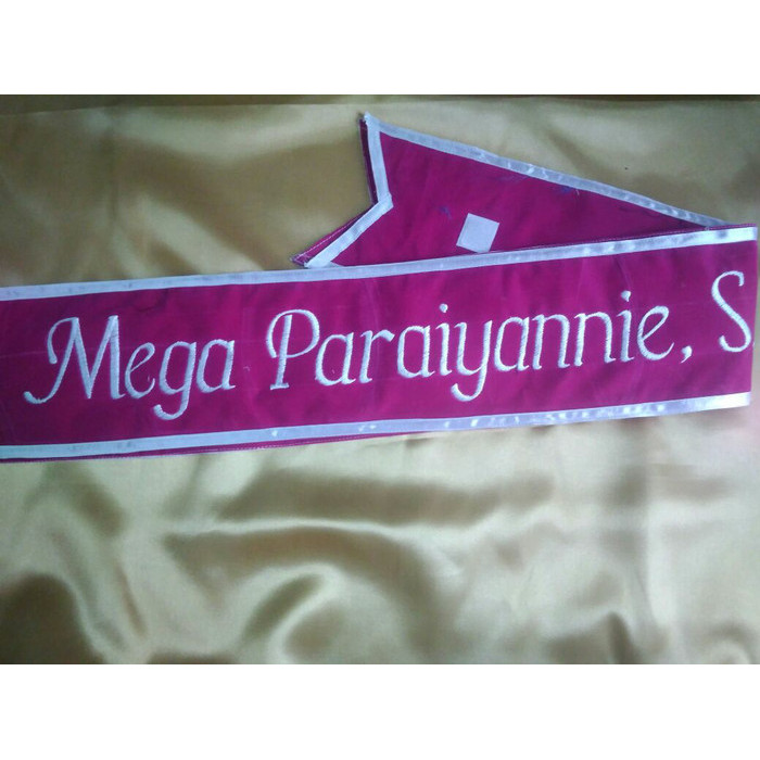 Selempang wisuda bludru