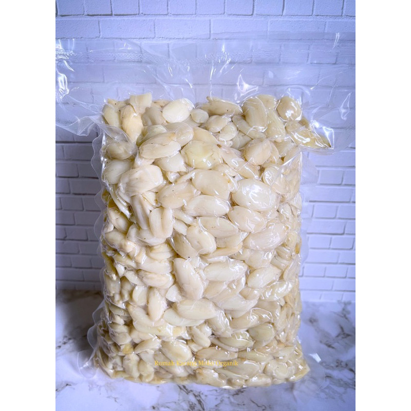

Kacang Kenari Utuh 1 Kg (Mentah)