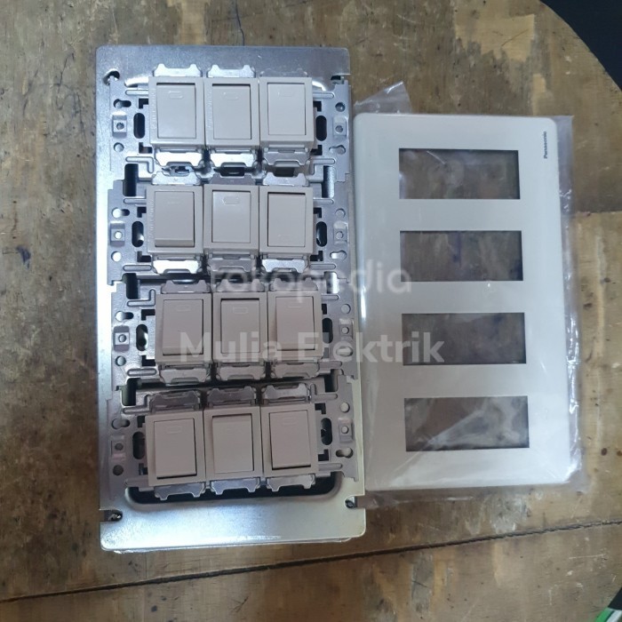 TERBARU SAKLAR 12GANG 12 GANG GRID SWITCH PANASONIC + INBODUS KALENG WNJ5001 BISA GOSEND