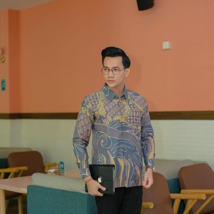 Baru  Kemeja Batik Pria Premium Reguler Fit Salm Abstrax Kiyyara Arshaka