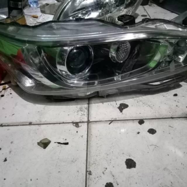 Headlamp Yaris 2016