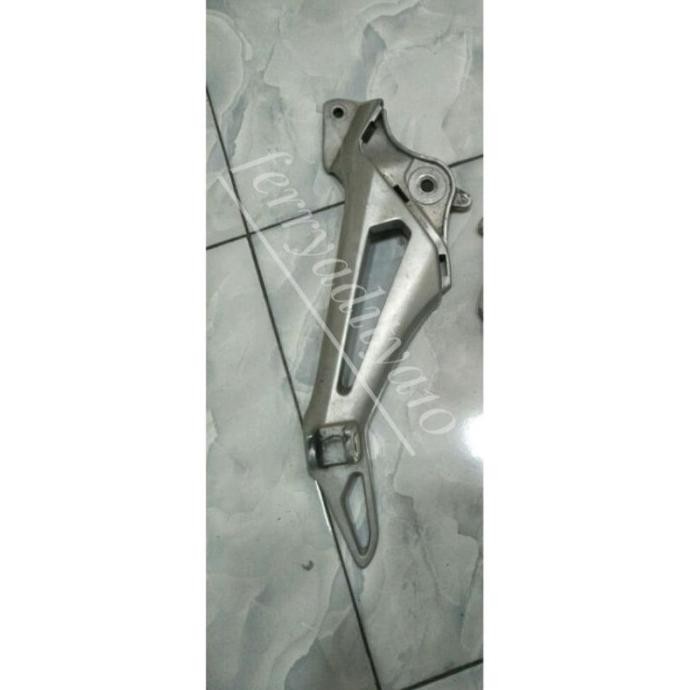 Siap Kirim Footstep Dudukan Posteb Belakang Kiri Supra X 125 Original Bekas