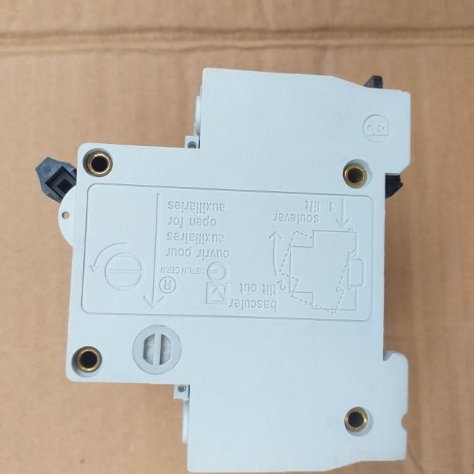 mcb 4p 6a merlin gerin