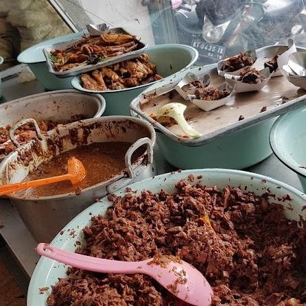 

gudeg mbarek bu hj amad (telur 5 + ayam setengah ekor)
