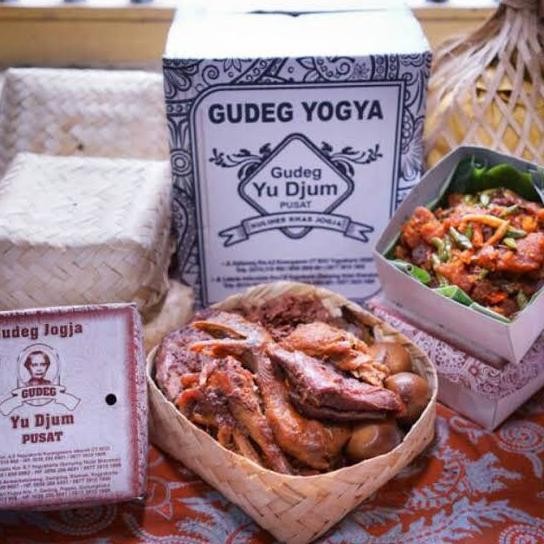 

Gudeg yu djum besek telur 3 + krecek