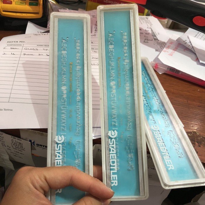 

mal huruf staedler 05 bukan rotring