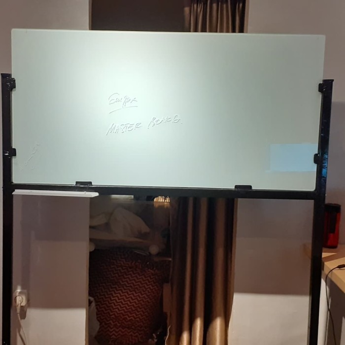 

glass board standing 60 120 Cm Putih