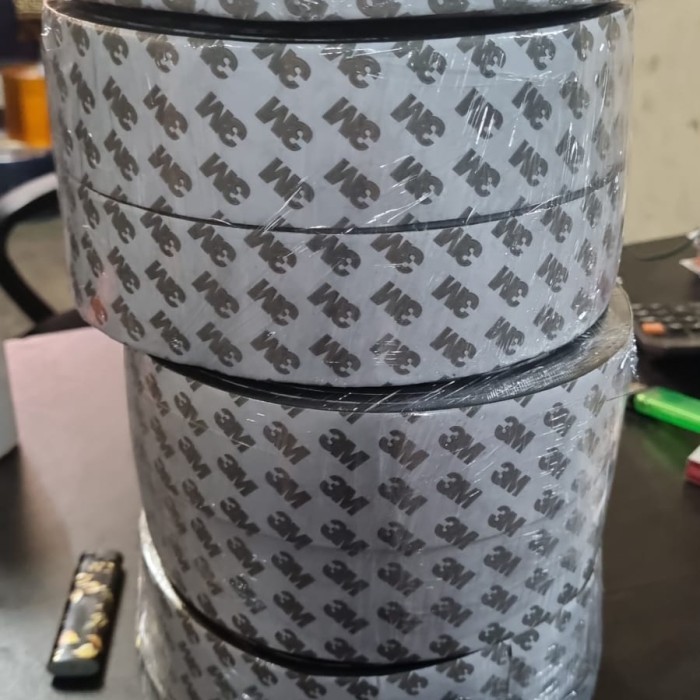 

spon tape 3M 3mm 40mm x 10m. lem double/ lem depan blakang