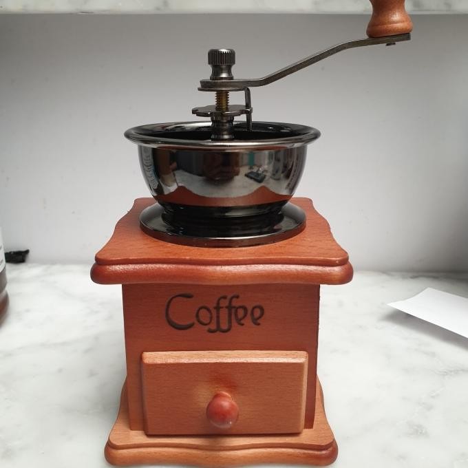 alat penggiling kopi manual coffee grinder jadul pajangan