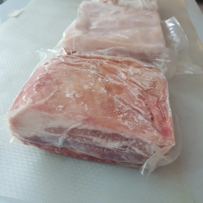 

DAGING SAMCAN BABI BALI DGN KULIT PORK BELLY SKIN ON UTUH PREMIUM ENAK