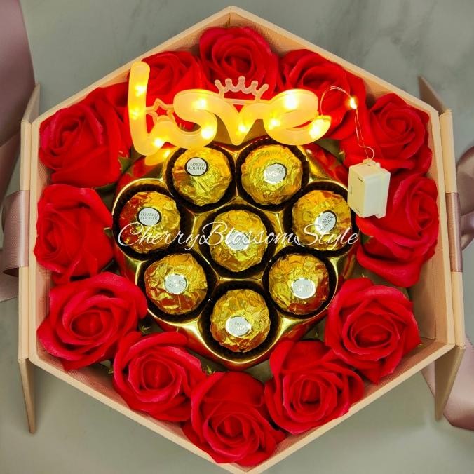 

Valentine/Birthday/Anniversary Gift Box - Coklat Love Ferrero