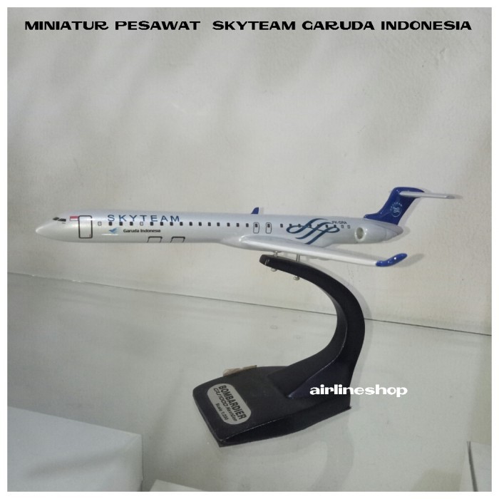 Best seller ~`~ MINIATUR PESAWAT SKYTEAM GARUDA INDONESIA BOMBARDIER CRJ1000 ~~~