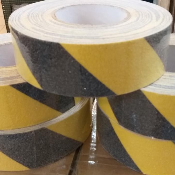 

ISOLASI ANTI SLIP K/H 2"X18M-SAFETY WALK LAKBAN TANGGA ANTI LICIN ASLI