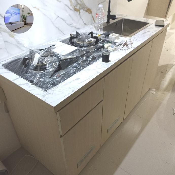 Custom Backdrop Tv Apartemen Dan Kitchen Set