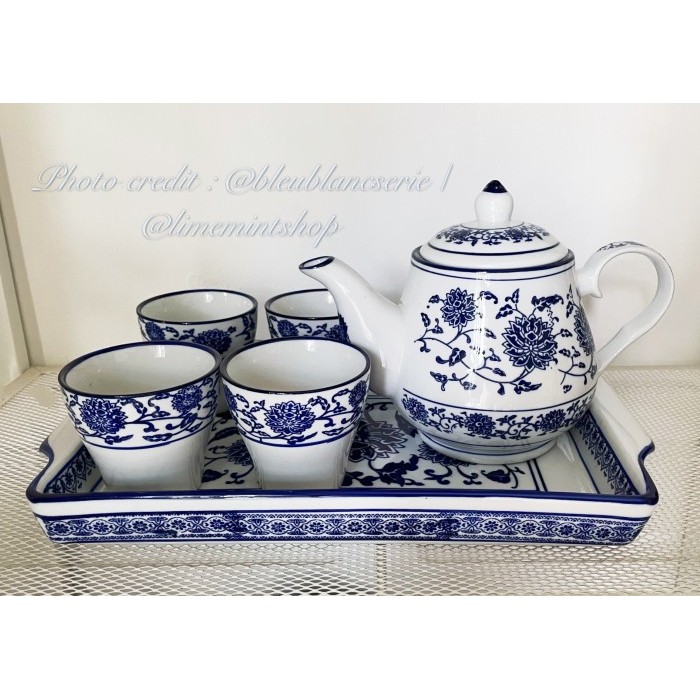 TEA SET KERAMIK BIRU PUTIH ( TEKO, NAMPAN, GELAS)