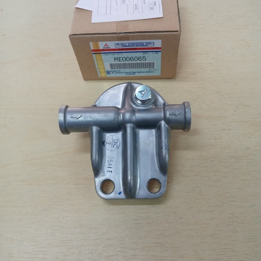 dudukan filter solar atas Canter Original Mitsubishi ME006065