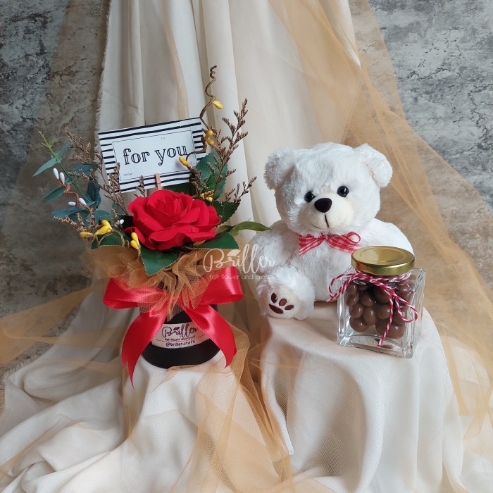 

FLOWER BOX + BONEKA + COKLAT / BLOOM BOX /BIRTHDAY/VALENTINE - FAYE