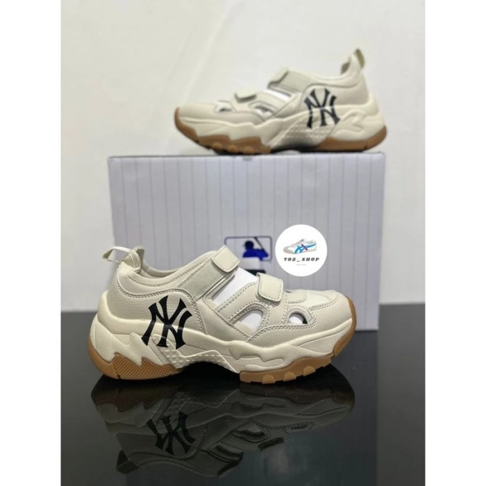 Sepatu Sandal Mlb Bigball Chunky Mask New York Yankees / Sepatu Mlb