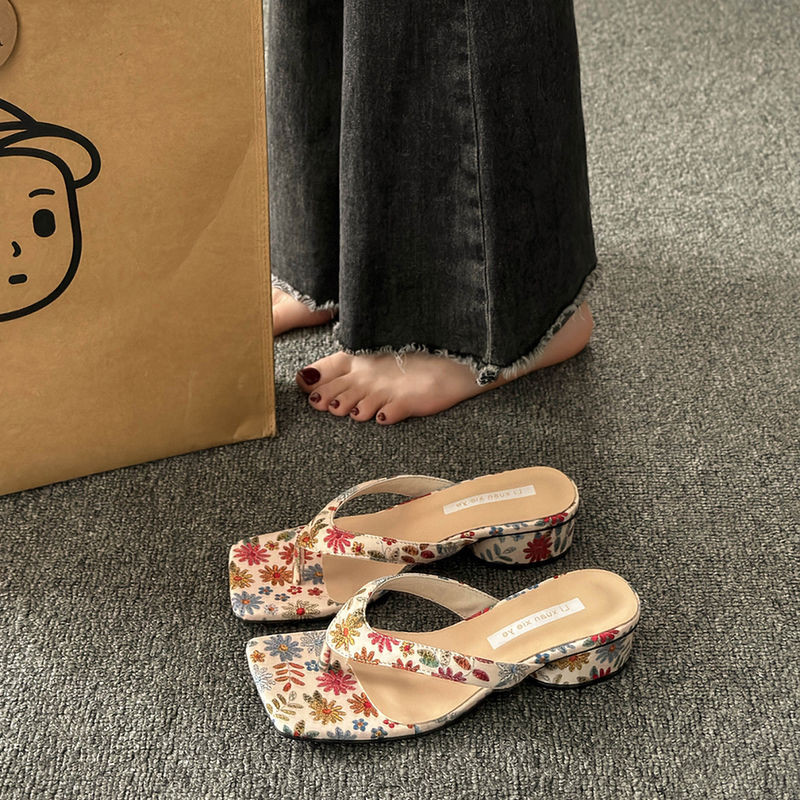 Sandal Wanita Hak Tinggi Model Flip-Flop, Sandal Jepit