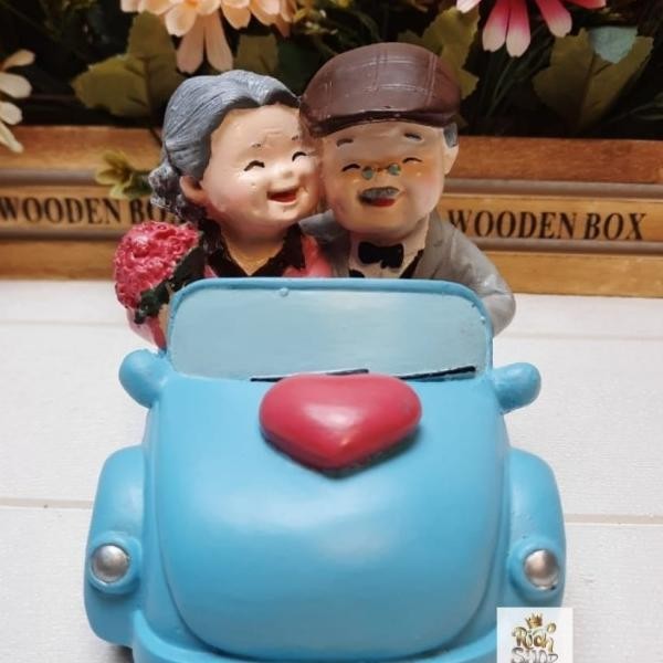 Pajangan Patung Kakek Nenek Vespa /Homedecor Kakek Nenek