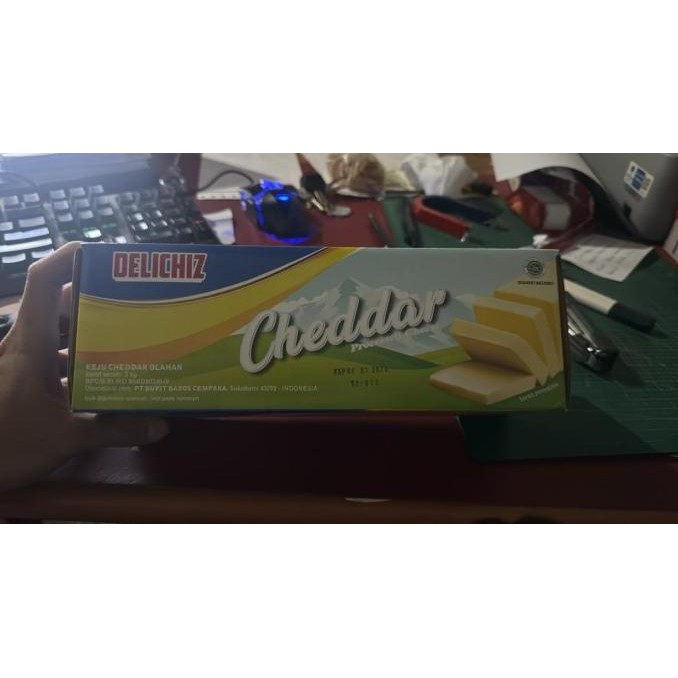 

Cheddar Cheese Delichiz / Keju Cheddar Delichiz - 2 Kg