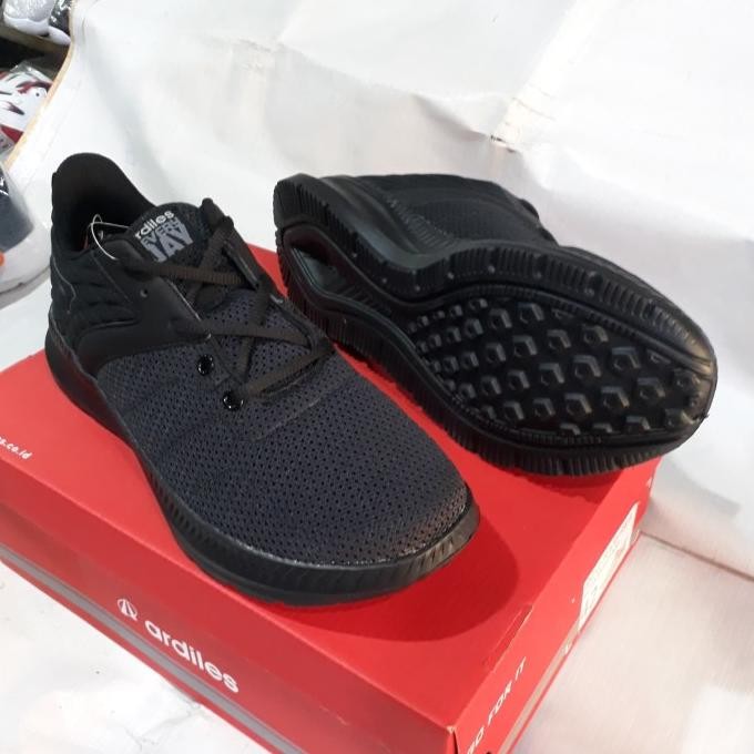 sepatu sneakers pria hitam polos Ardiles ramires original