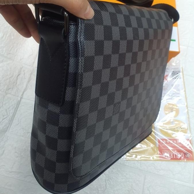 Tas Selempang Messenger Bag Pria Lv10221 Graphite Miror Latuliaknk