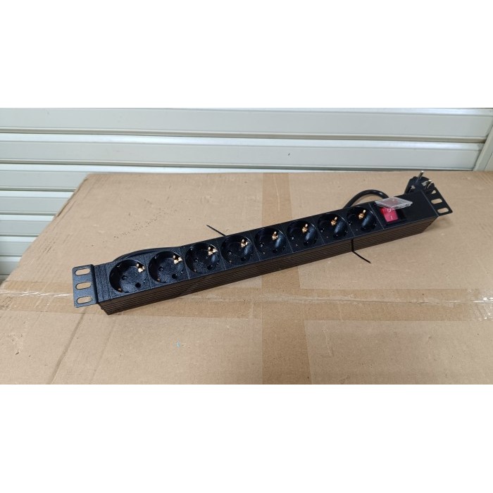 PDU 8 PORT RACKMOUNTED 19INCH 1U POWER DISTRIBUSI UNIT