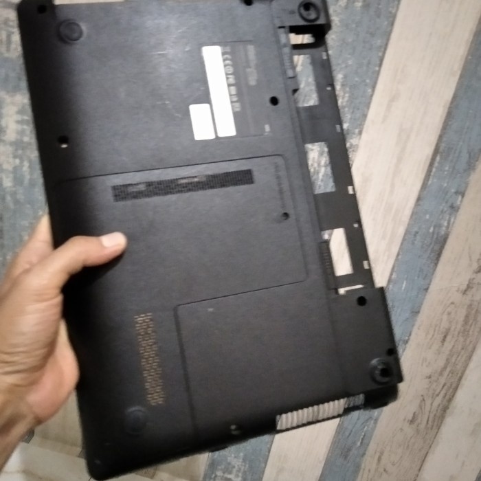 CASING MOTHERBOARD NP300E4Z BOTTOM CASE SAMSUNG CASING LCD NP300E4Z