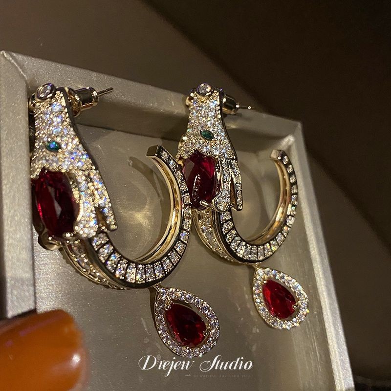 Anting-Anting Retro Tetesan Air Keran Berlian, Anting-Anting Profil Tinggi