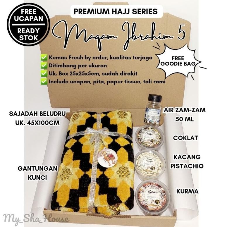 

Do86 Hampers Maqam Ibrahim Premium Hajj Series Paket Oleh-Oleh Haji Umroh Murah Berkualitas Sajadah Beludru Midi Kurma Kismis Kacang Arab Kacang Pistachio Coklat Kerikil Batu Botol Zam-Zam Gantungan Kunci