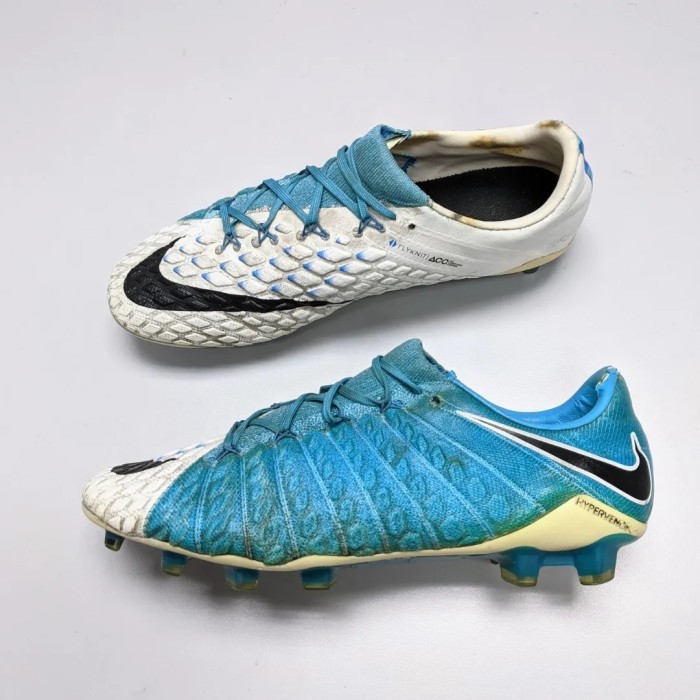 SEPATU BOLA NIKE HYPERVENOM