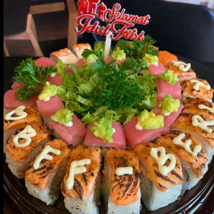

Sushi cake fresh salmon dijamin halal terlaris