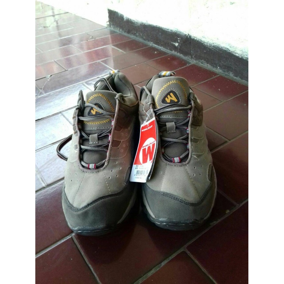 sepatu world cup trekking