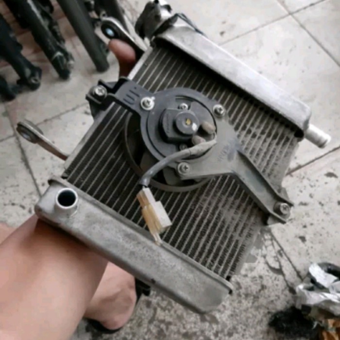 {Bekas} RADIATOR SATRIA FU 150 INJEKSI FUFI DAN SUZUKI GSX R150 Diskon