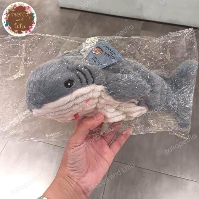 

FLUFFY PENCIL CASE SHARK