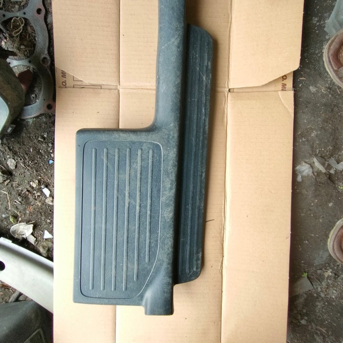 sillplate tengah avanza xenia lama hitam